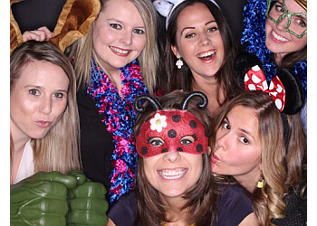 London Entreprises De Photomaton Pic Me Up Photo Booths Inc.