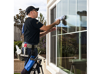 Winnipeg window cleaner Picture Perfect Window Cleaning