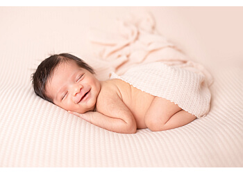 Brampton babies and family photographer Pink Shell Photography