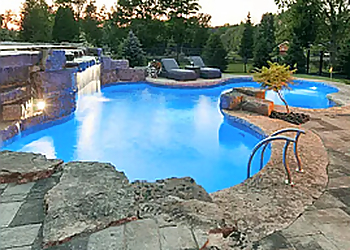 Pioneer Family Pools & Spas - Barrie, ON Service De Piscine - Job Site Image