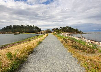 Nanaimo hiking trail Pipers Lagoon Park
