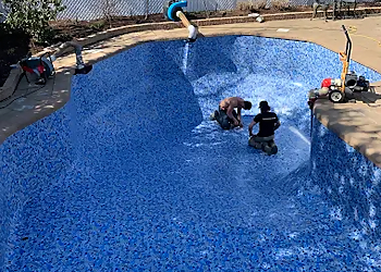 Piscine Sirius - Laval, QC Service De Piscine - Team Working Image