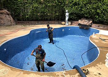 Piscines Verano - Laval, QC Service De Piscine - Team Working Image