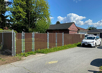 Delta fencing contractor Poker link fence inc