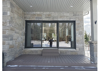 Portes et fenêtres Plus - Sherbrooke, QC Fabricants de Fenêtres et portes - Outdoor Work Image