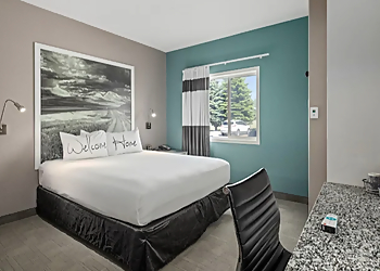 Prairie Crest Medicine Hat - Medicine Hat, AB Hôtels - Hotel Room Image