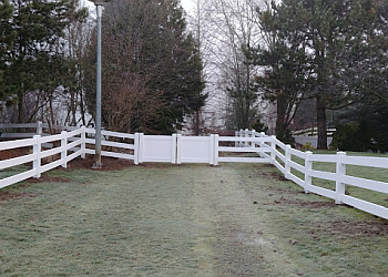 Maple Ridge fencing contractor Premium Fence