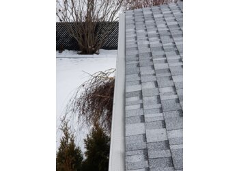 Kelowna gutter cleaner Prestige Exteriors