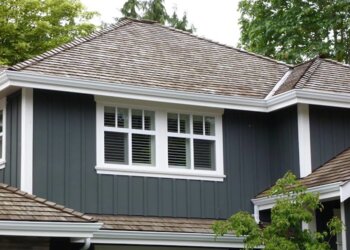 Kelowna gutter cleaner Prestige Exteriors