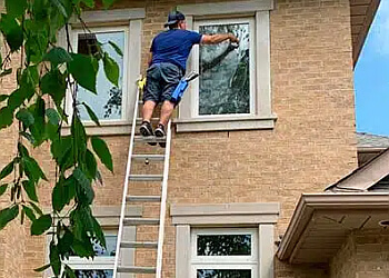 Vaughan window cleaner Prestige Maintenance Crew image 1