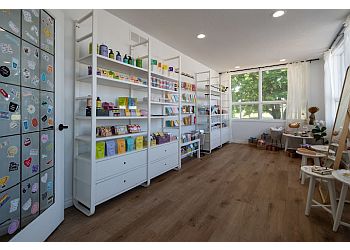 Cambridge Boutiques De Cadeaux Pretty by Her Inc.