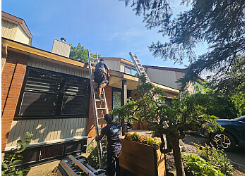 Montreal gutter cleaner Pro Maintenance