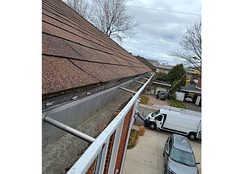 Montreal gutter cleaner Pro Maintenance