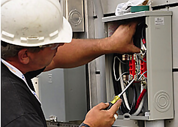 Pro Électrique Saguenay - Saguenay, QC Électriciens - Technician Portrait Image