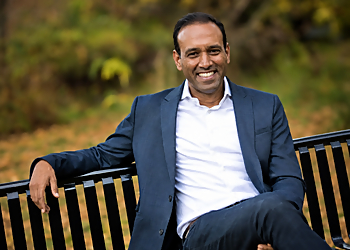Pulak (paul) Parikh, PT, PhD, DPT, FCAMPT, FAAOMPT, OCS - SPECTRUM PHYSIOTHERAPY - Newmarket, ON Physical Therapists - Doctor Portrait Image