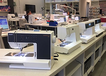 Pénélope machines à coudre Laval - Laval, QC Magasins De Machines À Coudre - Sewing Machine Display Image