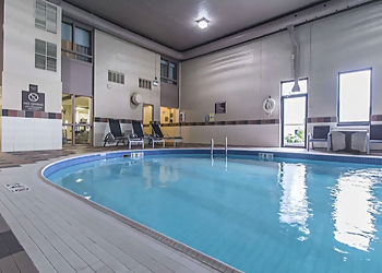 QUATTRO HOTEL & CONFERENCE CENTRE - Sault Ste Marie, ON Hôtels - pool image
