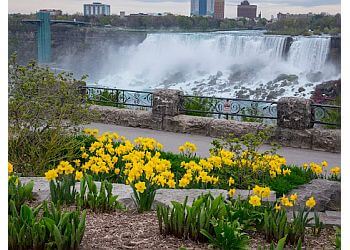 Niagara Falls public park Queen Victoria Park