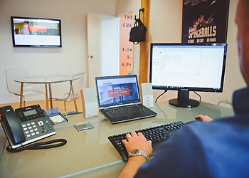 REM Web Solutions Inc. - Kitchener, ON Concepteur de sites Web - Workspace Image