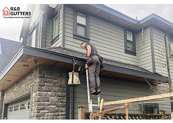 Maple Ridge gutter cleaner R&R Gutters