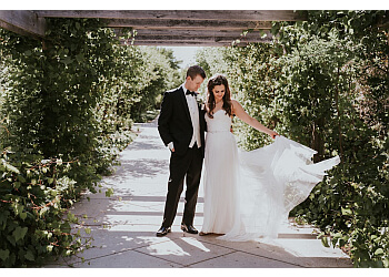 Airdrie wedding photographer Red Bloom Photography