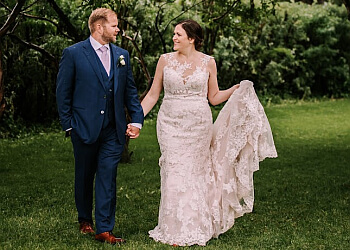 Airdrie wedding photographer Red Bloom Photography