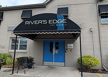 River's Edge Tap & Table - Windsor, ON Restaurants De Fruits De Mer - Restaurant Exterior Image
