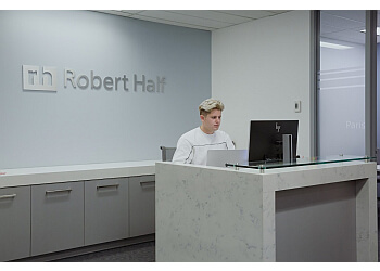 Dollard des Ormeaux employment agency Robert Half Canada Inc.