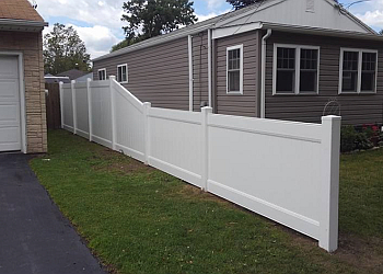 Niagara Falls fencing contractor Rock Hard Fence and Exteriors, LLC image 1