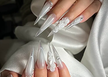 Ryna's Nails Wellington - London, ON Salons De Manucure - Signature Nails