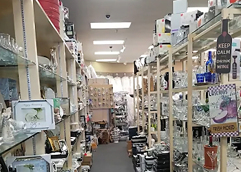 Salvo’s Gifts Inc. Hamilton - Hamilton, ON Boutiques De Cadeaux - Business Interior Image