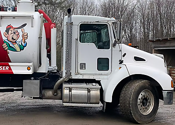 Sani-Fosses Inc Sani-Fosses Inc - Saint Jerome, QC Services De Fosses Septiques - Truck Image