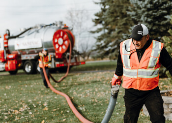 Quebec septic tank service Sanivac Quebec image 1