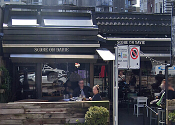 Vancouver Bars Sportifs Score On Davie