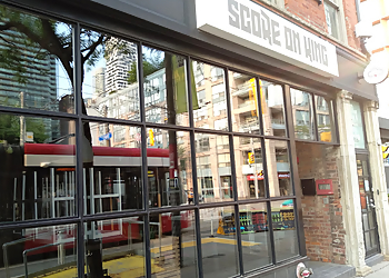 Toronto Bars Sportifs Score on King