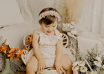 Ottawa babies and family photographer Sevil Topbas Photography