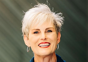 Sharon Barwick Weddings Inc. - Calgary, AB Célébrants De Mariage - Wedding Officiant Image