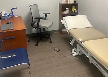 Shreyas Pol, PT - PT HEALTH-BARRIE PHYSIOTHERAPY - Barrie, ON Physiothérapie - Treatment Room Image