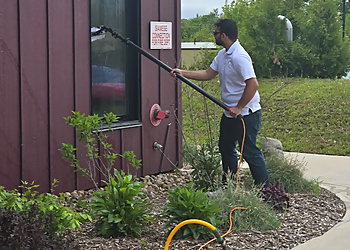 Orillia window cleaner Simcoe Home Solutions