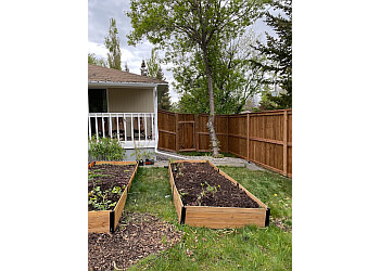 Lethbridge fencing contractor SingleStick Fencing