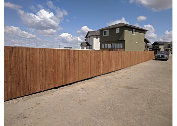 Lethbridge fencing contractor SingleStick Fencing