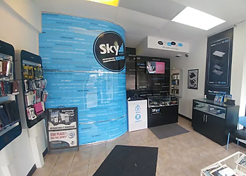 Sky Mobile - Longueuil, QC Réparation De Téléphone Portable - Business Interior Image