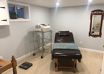 Slim Sister - London, ON Weight Loss Centers - Treatment Room Image