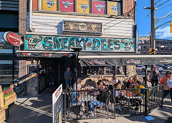 Toronto Restaurants Mexicains Sneaky Dee's