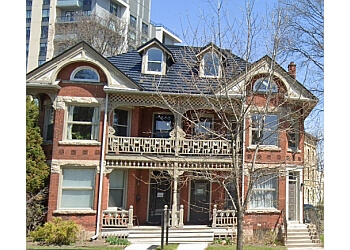 Guelph Ostéopathes Stephanie Froll, BScH HK, MOMSc - MOVE FREE OSTEOPATHY