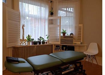 Guelph Ostéopathes Stephanie Froll, BScH HK, MOMSc - MOVE FREE OSTEOPATHY