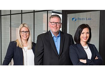 Cambridge Avocats D'Affaires Stephen F. Witteveen - PAVEY LAW LLP