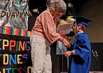 Red Deer Écoles Maternelles Stepping Stones Montessori