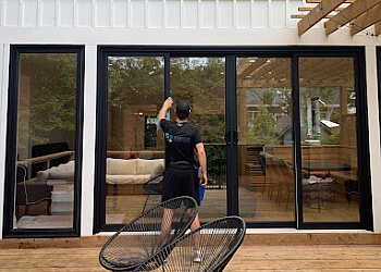 Newmarket window cleaner Stone Cliff Window Cleaning Inc.