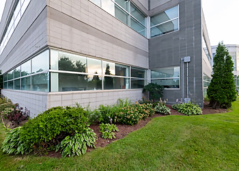 Strathmore Commercial Landscape Management - Montreal, QC Service D'Entretien De Pelouse - Service Highlights